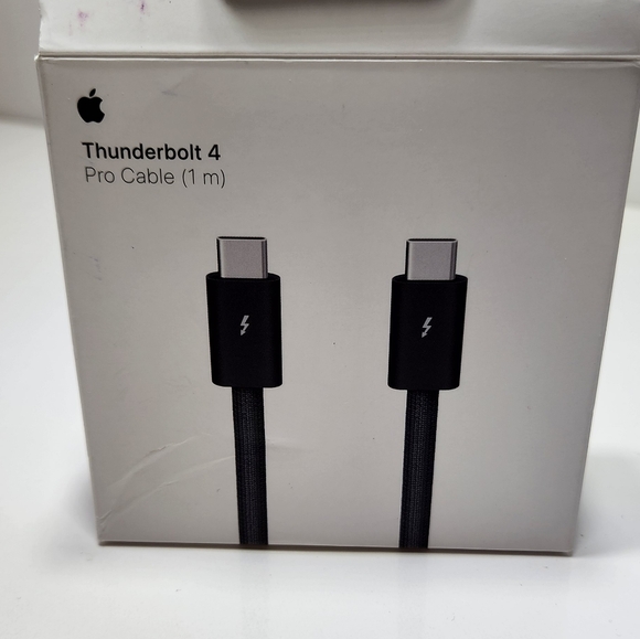 Apple Thunderbolt 4 USB-C Pro Cable 1M Color Black - Picture 2 of 4